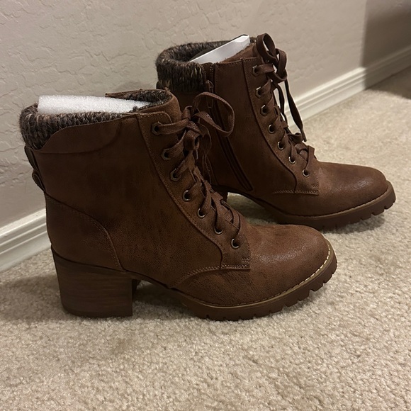 Carlos Santana Glinda Brown Lace-Up Chunky Sweater Ankle Boots 10 NIB - Picture 2 of 12